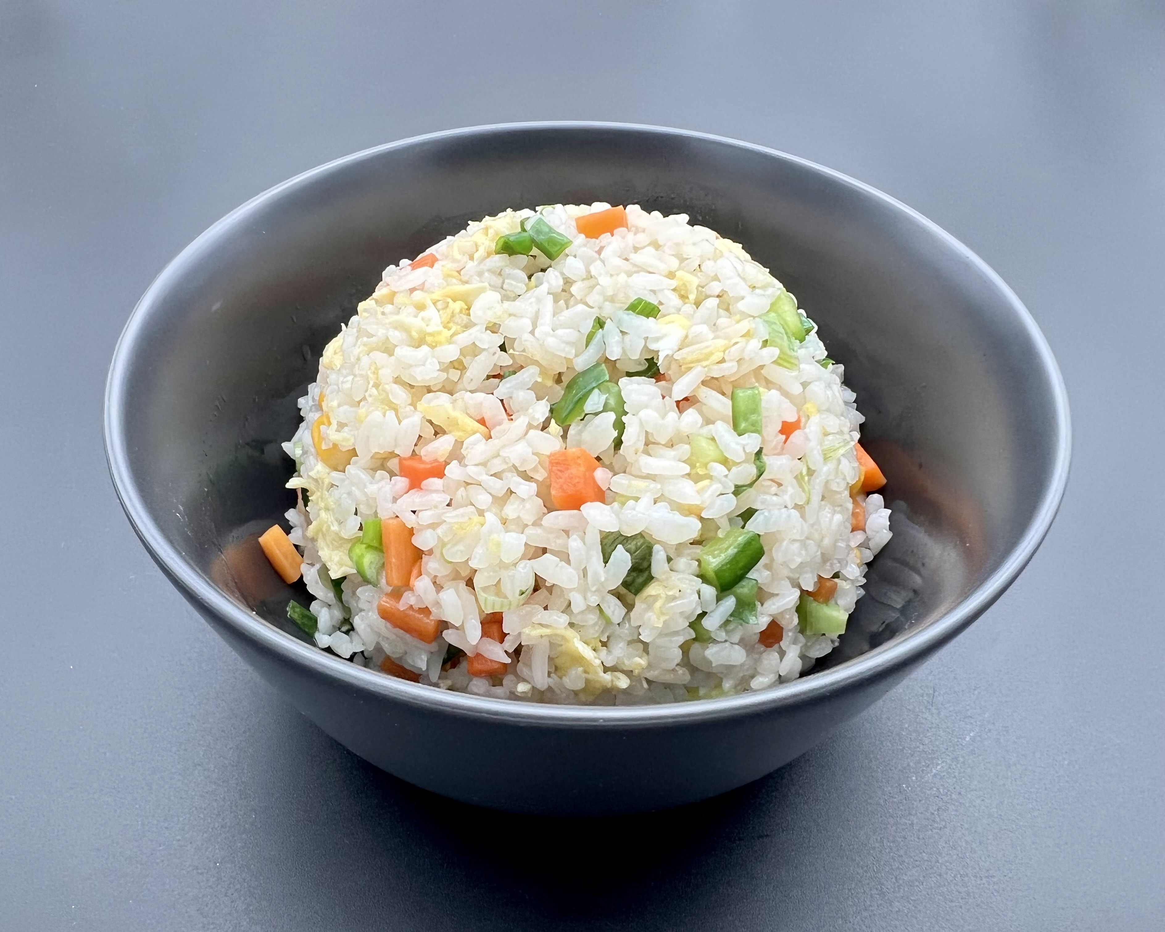 10. Fried rice with egg and vegetables 什锦炒饭 چاوفن سبزجات (برنج تفت داده شده با سبزیجات و تخم مرغ)
